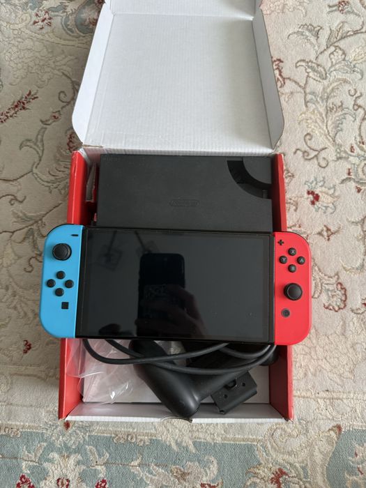 Nintendo Switch OLED Neon Red/Blue + дополнительный геймпад