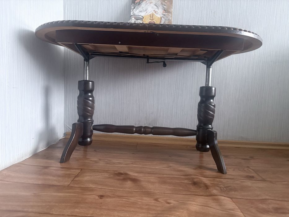 Стол в гостинную