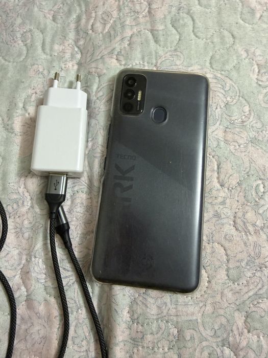 Телефон Tehno Spark