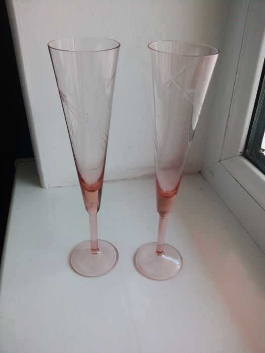 Шикарные конусные фужеры 2шт и круглые 2шт.Цена за все 4шт 100 тыс