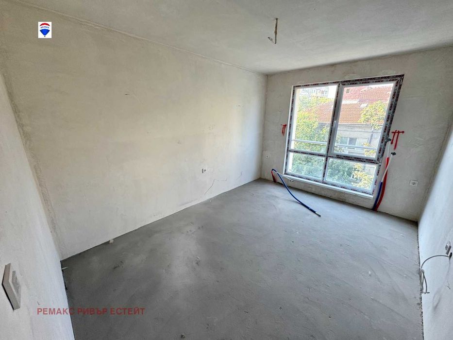 Продава се Тристаен апартамент в Русе, Център - 95 кв.м за 2011 €/кв.м - Снимка #4