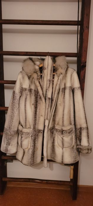 Шуба из искуственного меха.