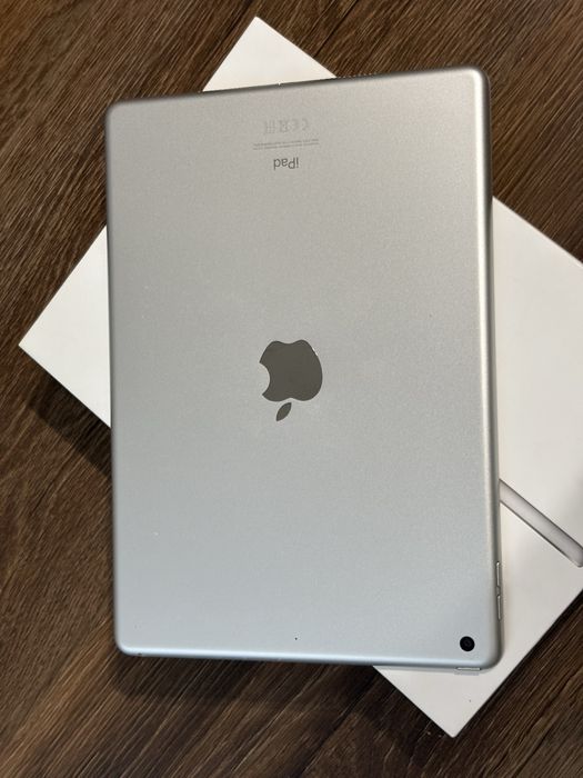 iPad th8 32gb Silver