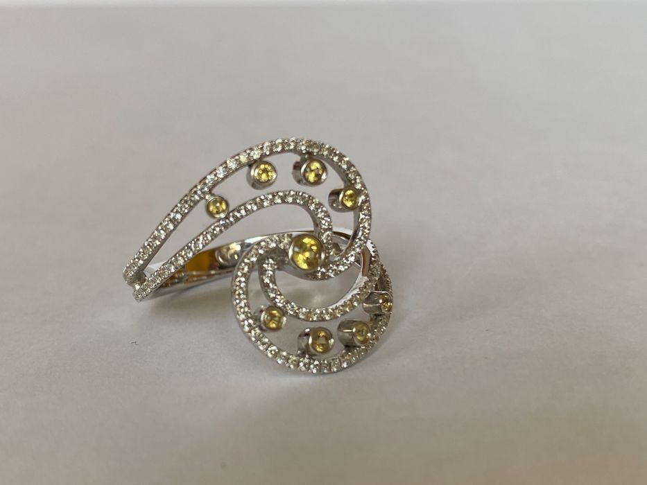 Изискан 18К Италиански Златен Пръстен 5г с 1,2К Диаманти;