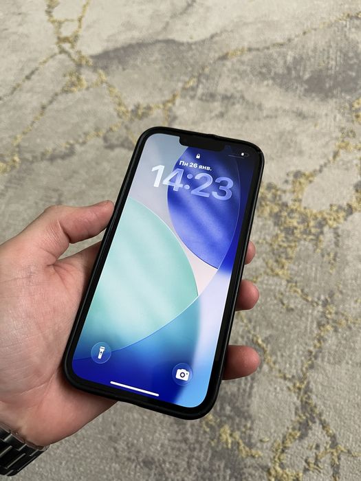 Айфон 13 в хорошем состояни