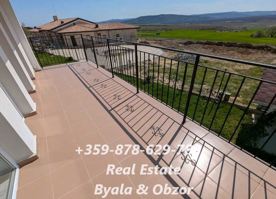 Просторен двустаен апоартамент с 2 бани и с голяма тераса