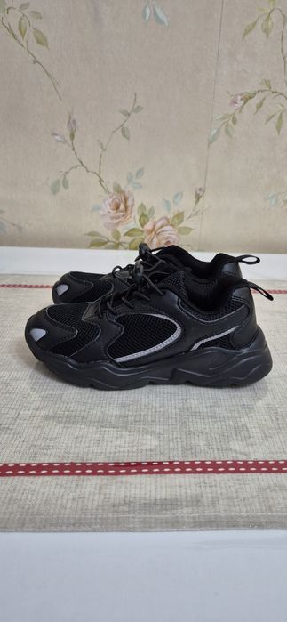 Adidasi Reserved marimea 29