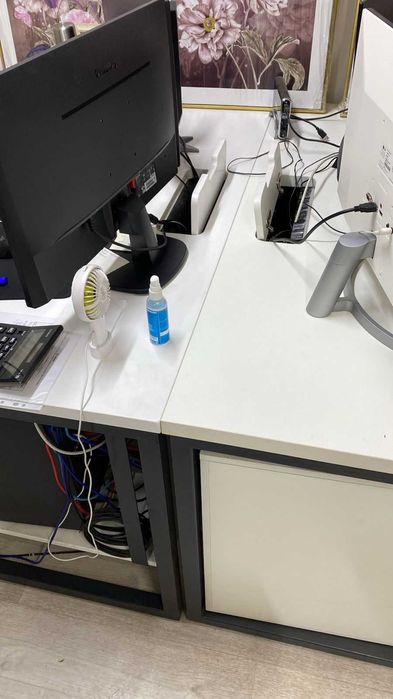 Компьютерный стол и шкафы