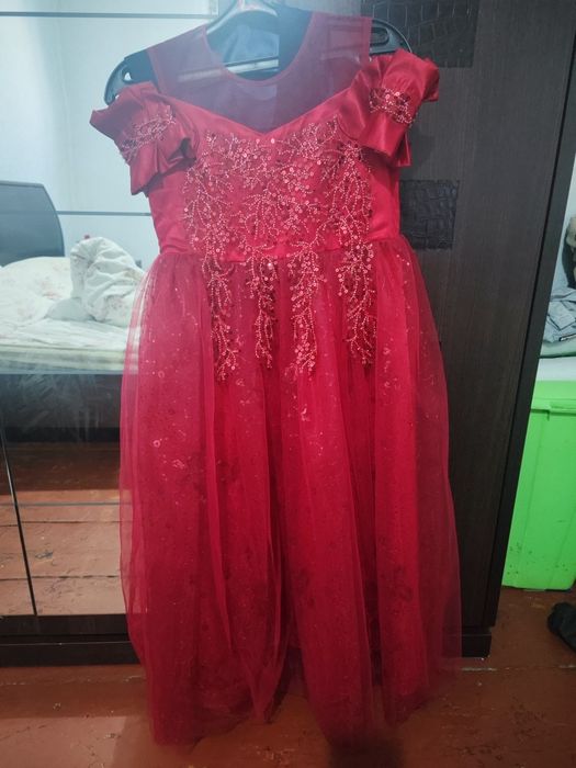 Продам платье на девочку