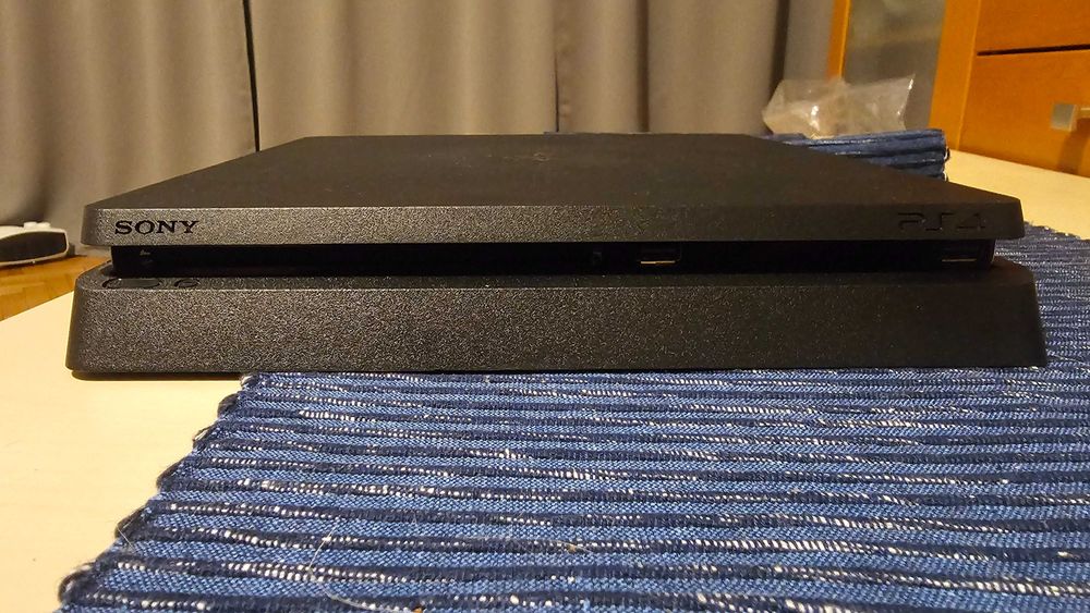 Продавам Playstation 4