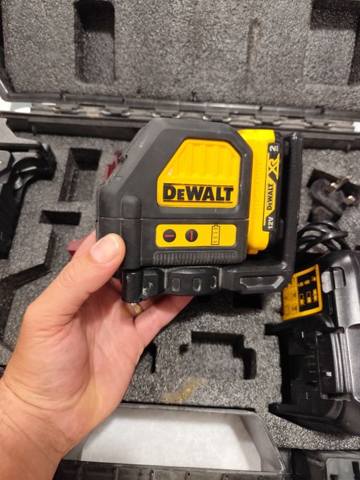 Лазерен нивелир Девалт DeWALT DCE088R 100% оригинал