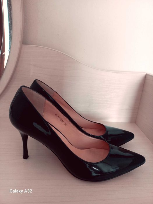 Женские туфли на каблуке