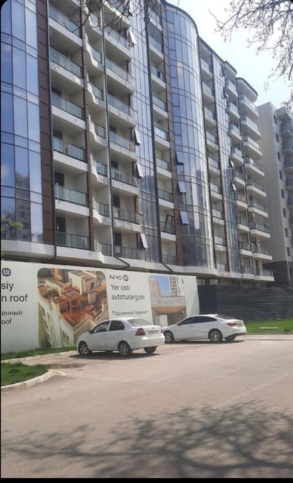 Дом 2 хонали сотилади