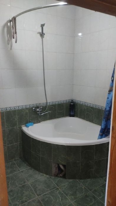 Nazarbekda, 8 sotix 9 honali har bir honani tegi podvulli sotiladi.