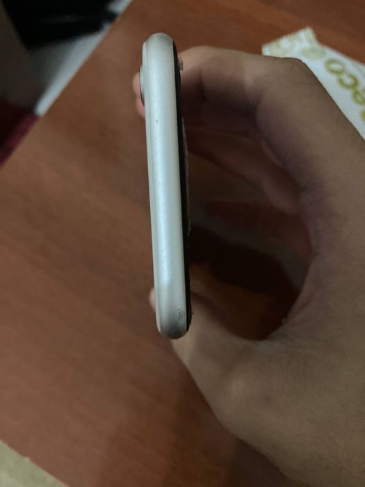 срочнога Iphone se 3 сотилади
