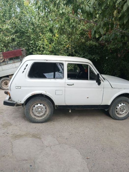Niva sotiladi 1800$