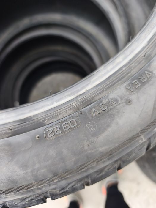 Гуми 275 40 20 Bridgestone dot22