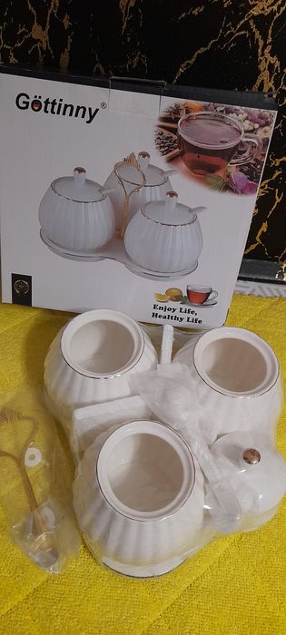 Продам чайник,тарелки разные