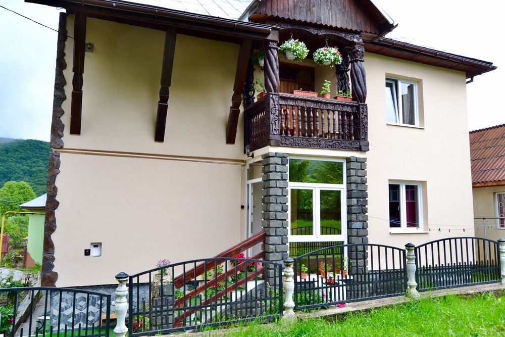 Casa mobilată-utilată D+P+E1+P. 4 cam. 300m2