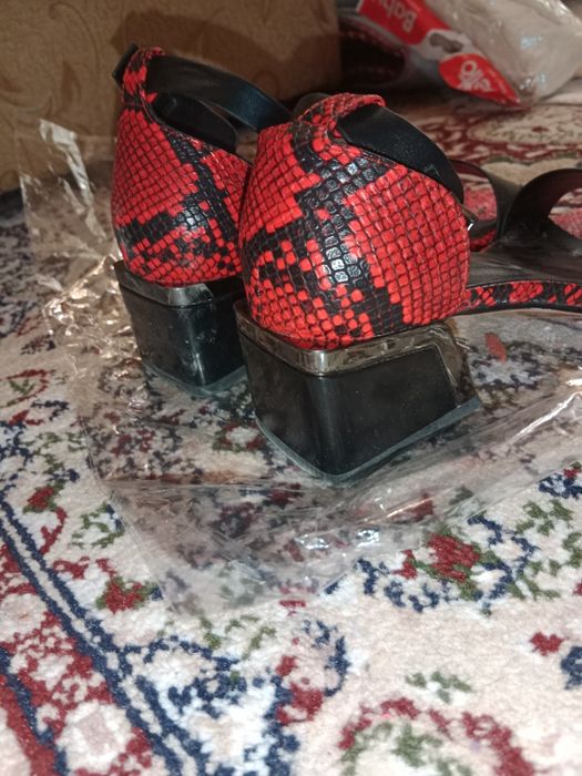 Срочно продам туфли