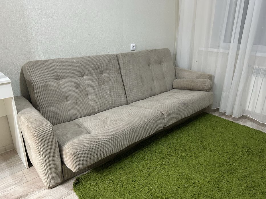 Диван отдаю даром
