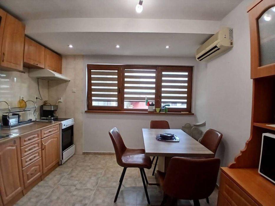 Дава се под наем Тристаен апартамент в Бургас, Възраждане - 74 кв.м за 663 € - Снимка #3