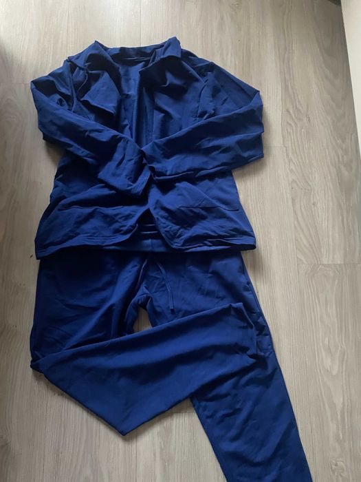 Дамски комплект сако и панталон