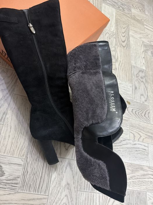 продаются женские сапоги