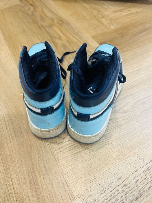 Продам кроссовки