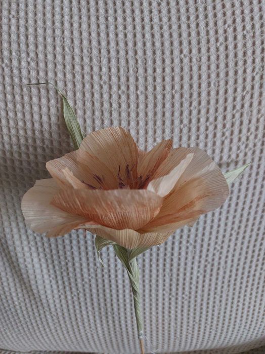 Ръчно изработени цветя за украса от естествени материали