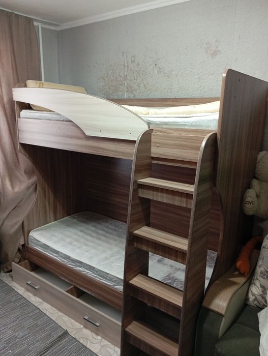 Продам двухярусную кровать