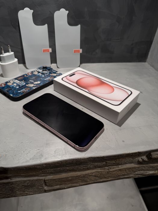 Перфектен Iphone 15 Pink + подаръци