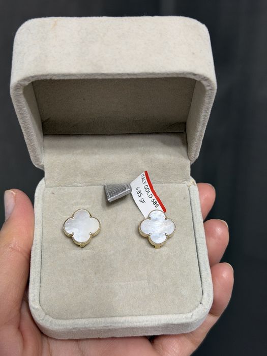 Золотые серьги в стиле Van Cleef