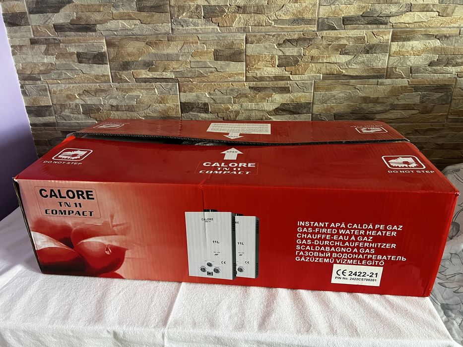 Vând boiler instant apă caldă + tubulatură evacuare inox