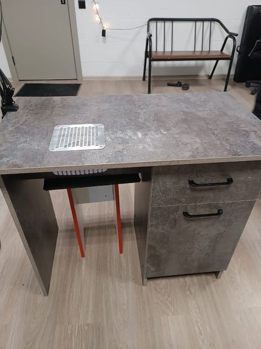 Маникюрные столы