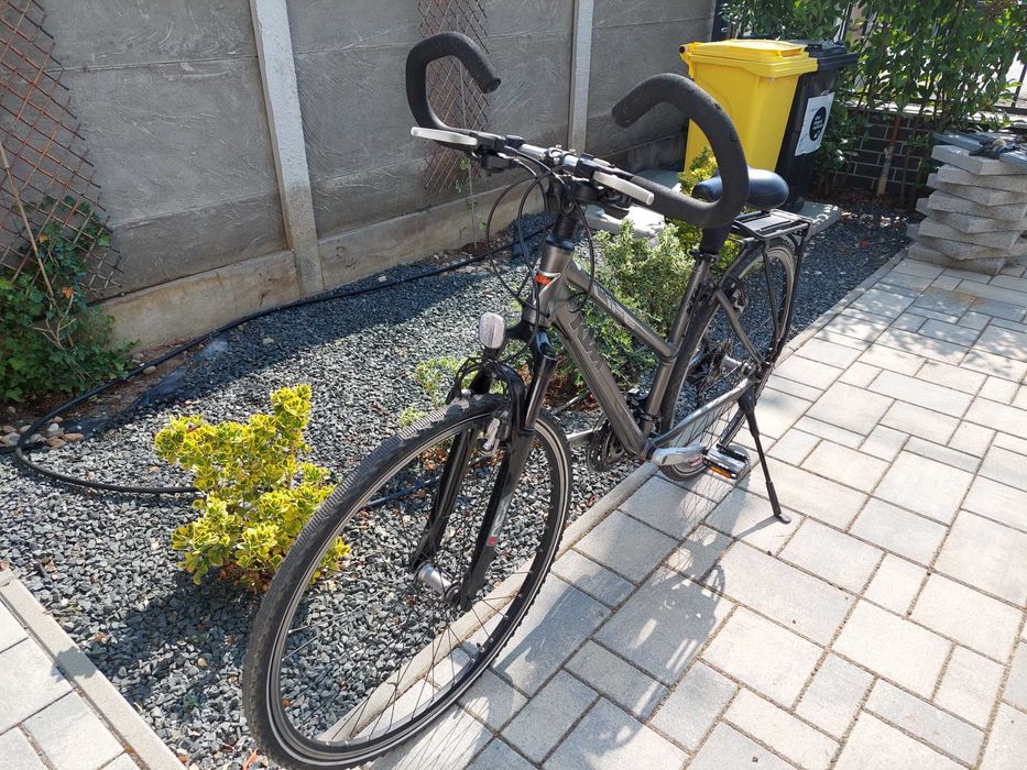 Vand bicicleta KTM; 700 65C; 3x9 viteze; frane hidraulice; cadru Al