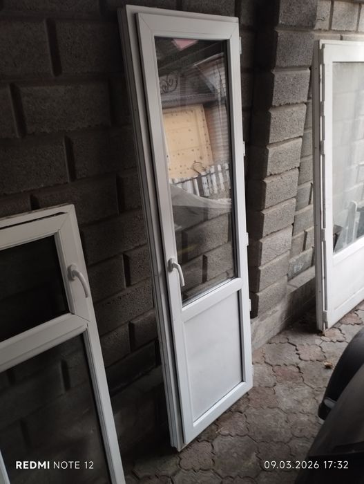 Дверь. Высота 215. Ширина 68.