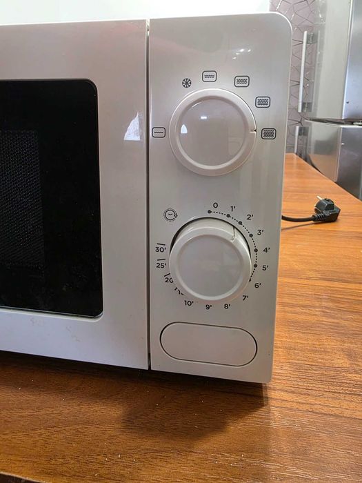 Микровълнова black decker, НЕРАЗЛИЧИМА ОТ НОВА, почти неизползвана