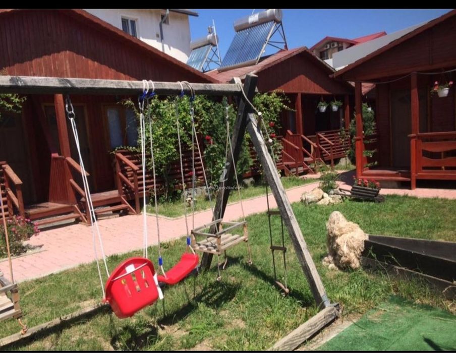 Inchiriez 8 casute din lemn pe partea cu marea in Mamaia Nord