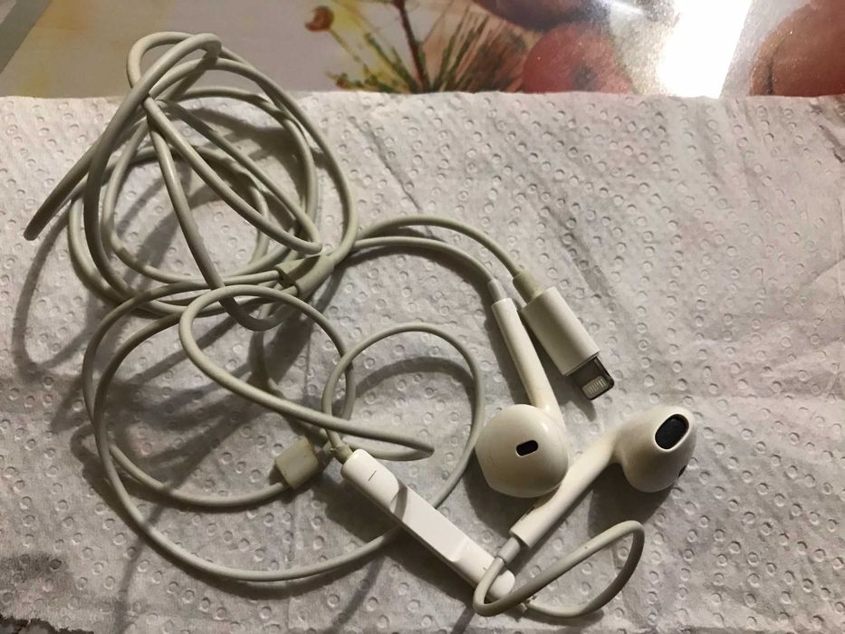 Vand casti cu fir pentru Iphone