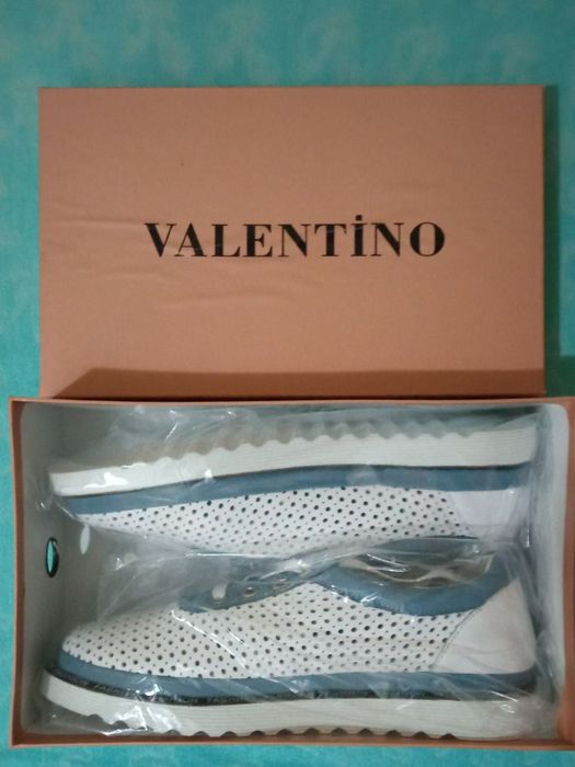 Продаю кроссовки ЭКО кожа