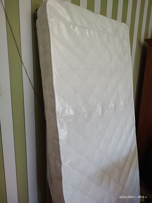 Продавам чисто нов еднолицев  матрак