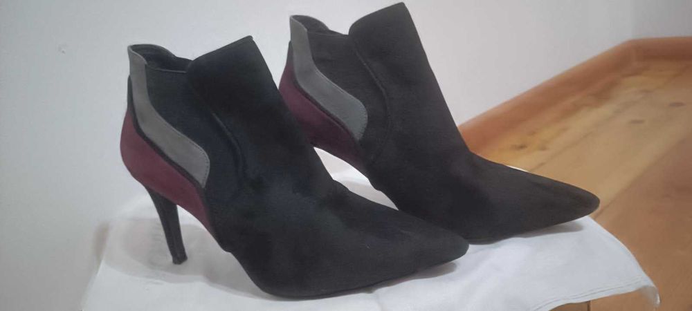 Дамски боти на ток