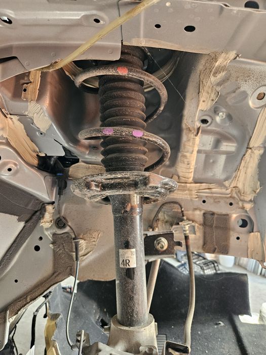 Преден десен амортисьор с пружина за Nissan X-trail/Rogue