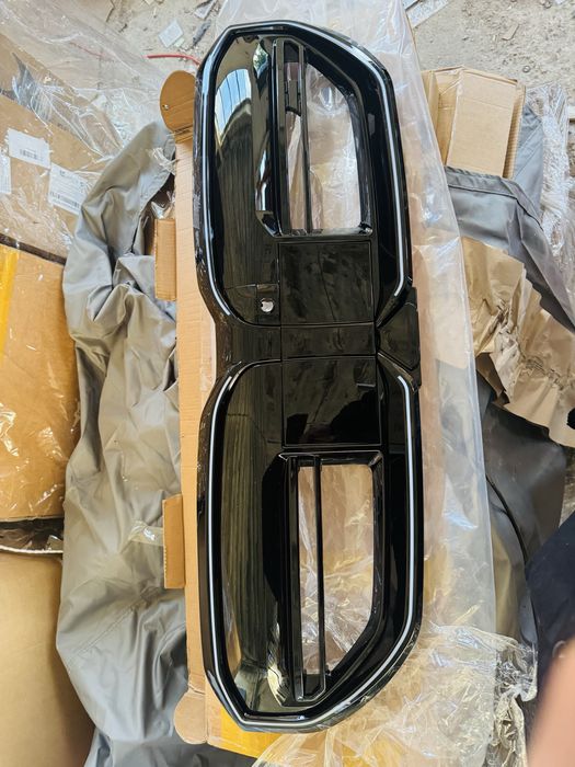 Предна решетка за BMW 5 Серия G60 G61 G68 i5 540i 2024 M5 G90