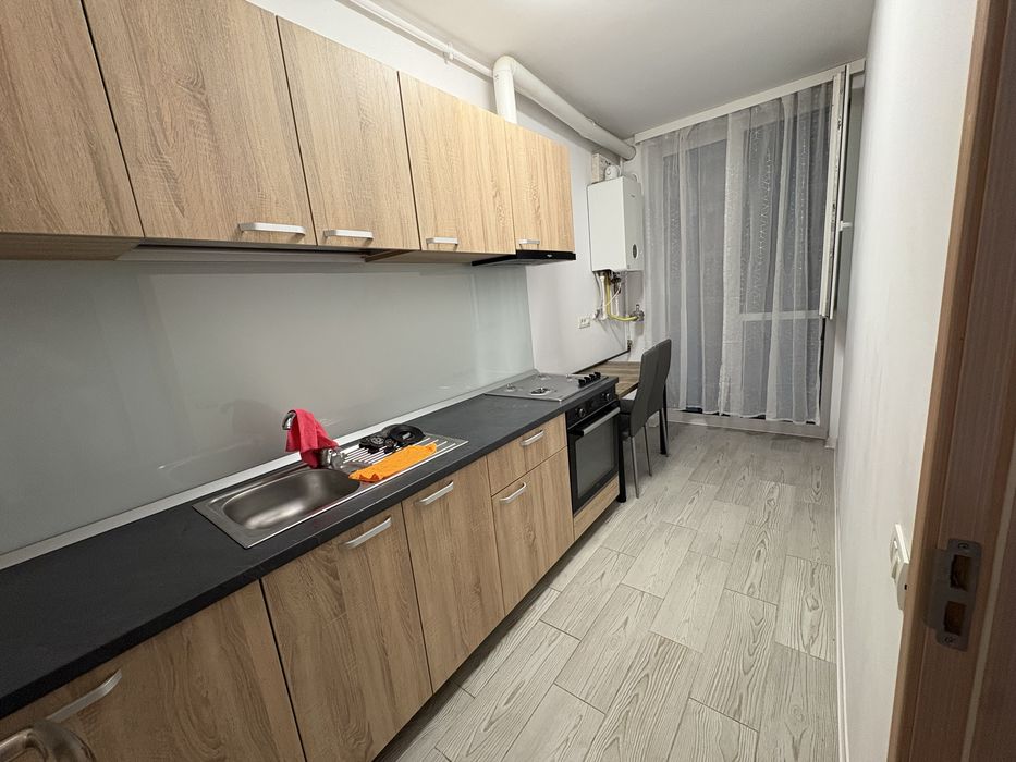 Închiriez apartament cu o cameră + living