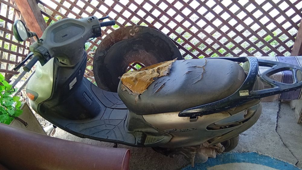 Vand scuter pentru piese