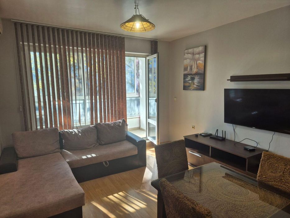 Дава се под наем Тристаен апартамент в Варна, Базар Левски - 107 кв.м за 648.21 € - Снимка #1