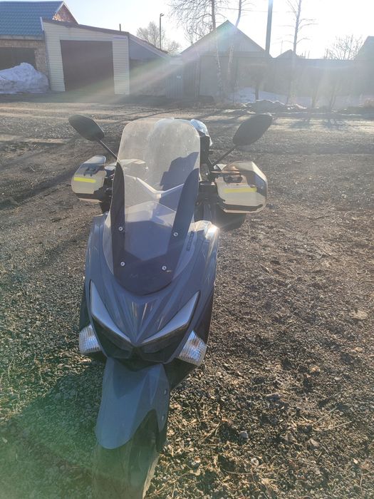 Продаю скутер m-max