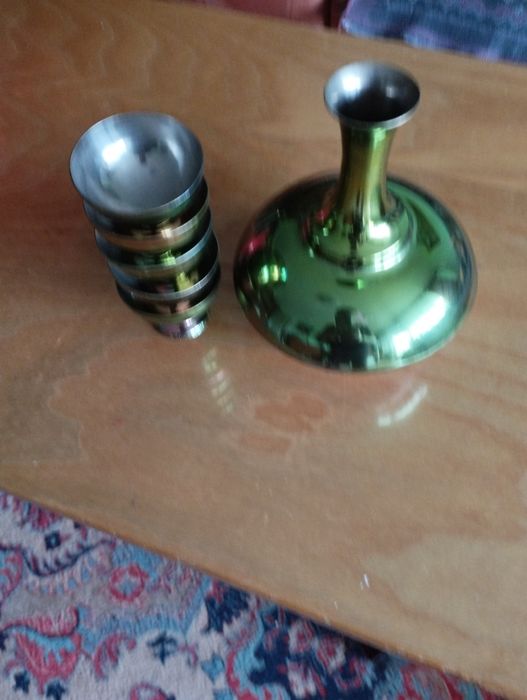 Vând seturi pentru băuturi spirtoase și tava